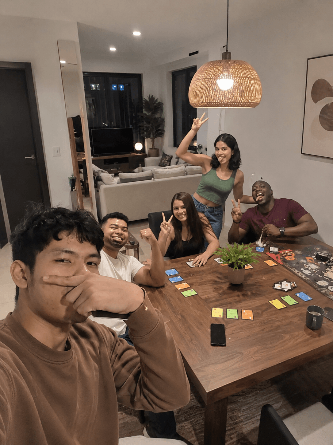 Familias y amigos disfrutando los juegos de TrustGames